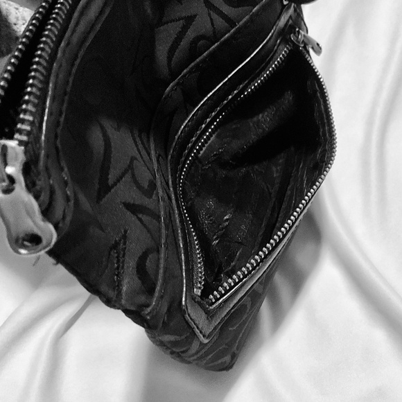 Vera Wang Simply Vera 8 inch Black Wristlet - Good Condition - Picture 3 of 8